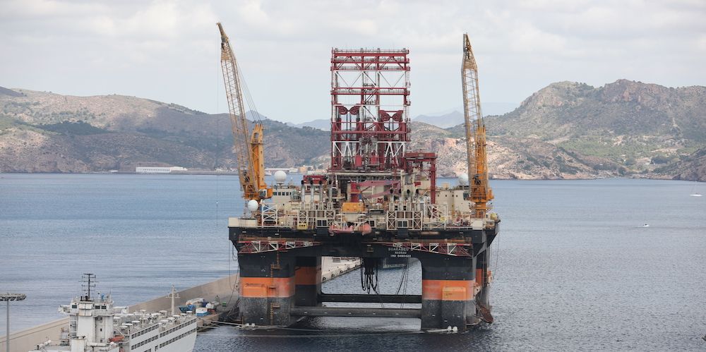 plataforma petrolifera Scarabeu en el puerto de Cartagena