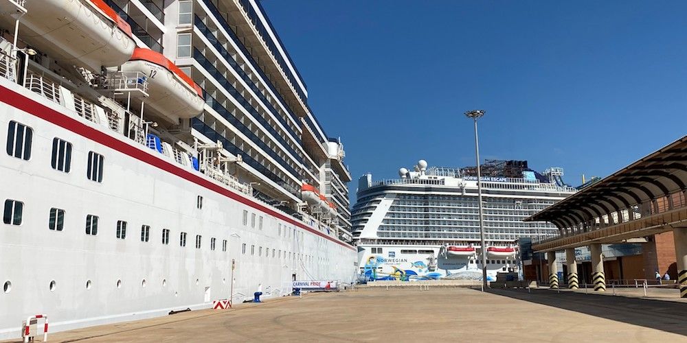 Atraque cruceros en la terminal Malaga Atraque cruceros en la terminal Malaga