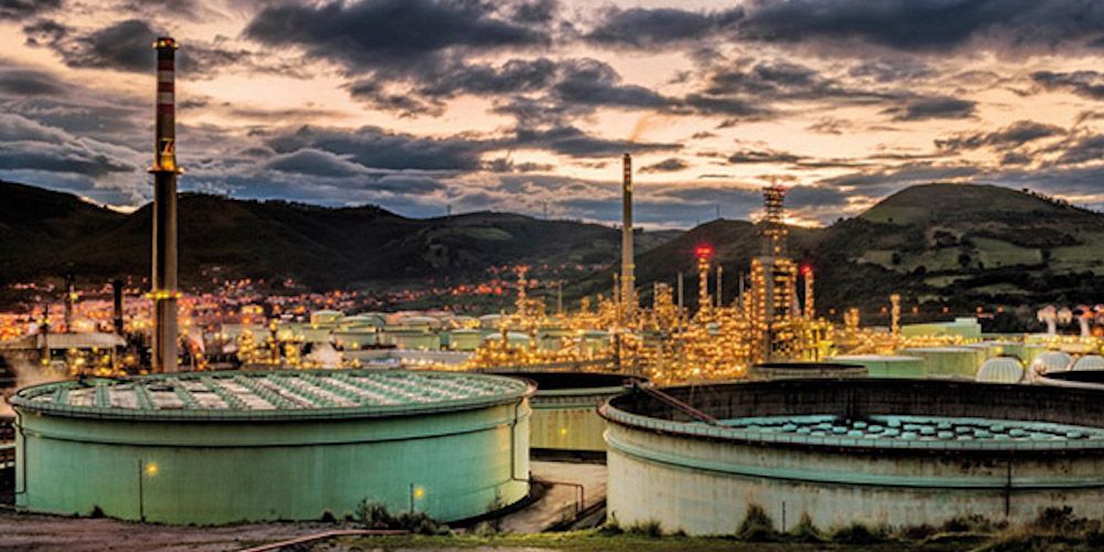 Petronor tiene en el puerto de Bilbao uno de sus principales focos de actividad.