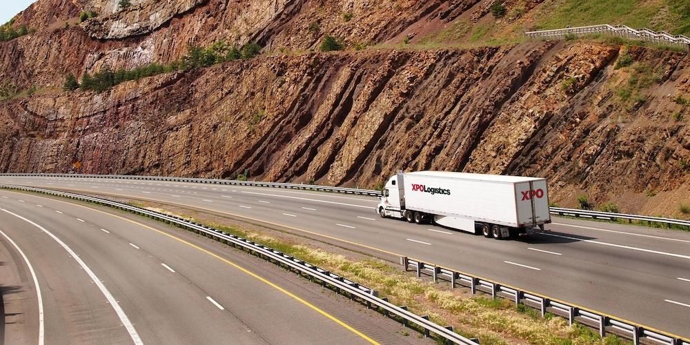 camion americano XPO autopista camion americano XPO autopista