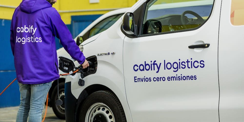Cabify Logistics carga fugoneta electrica