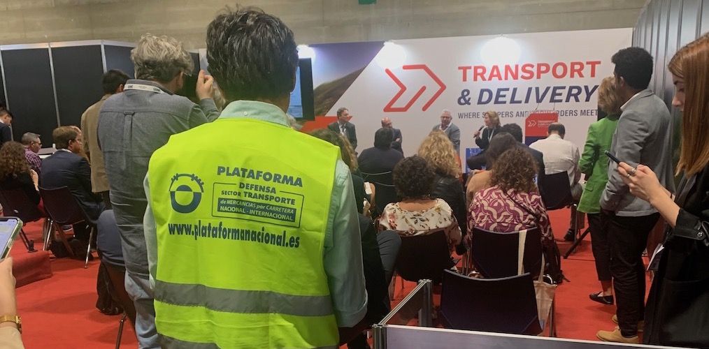 representante plataforma en feria logistics ifema madrid octubre 2022