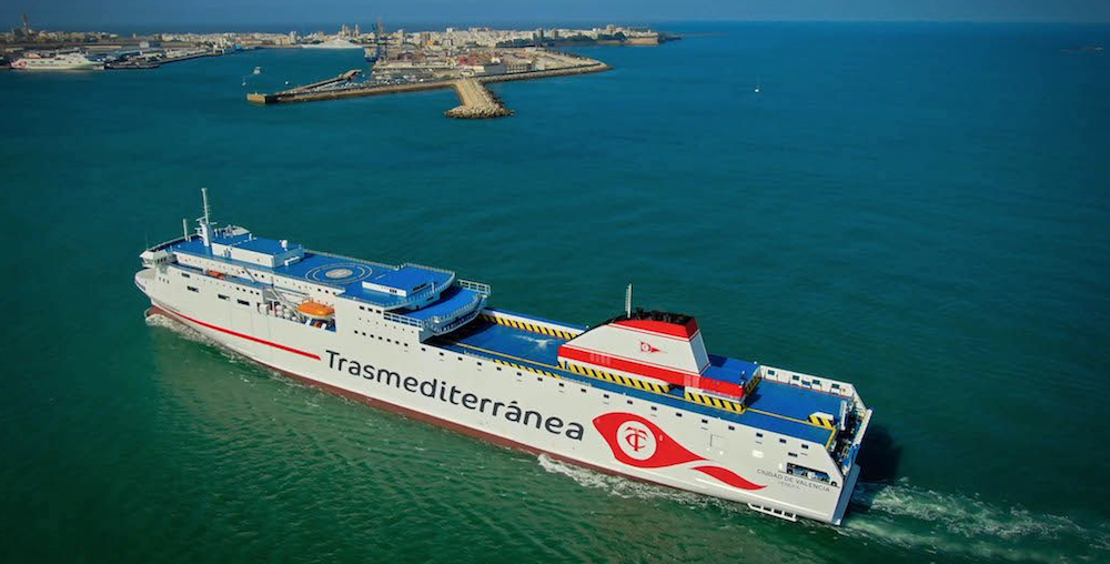 Ferry Armas Trasmediterranea Ciudad de Valencia puerto Cadiz