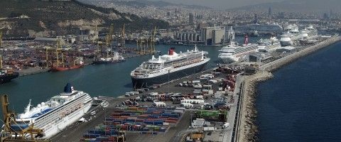 Vista panorámica del puerto de Barcelona