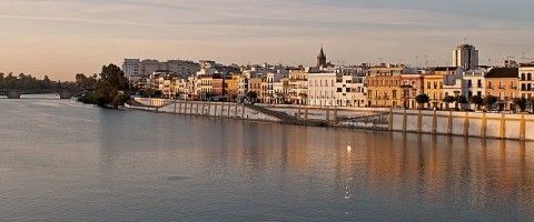 Río Guadalquivir a su paso por Sevilla