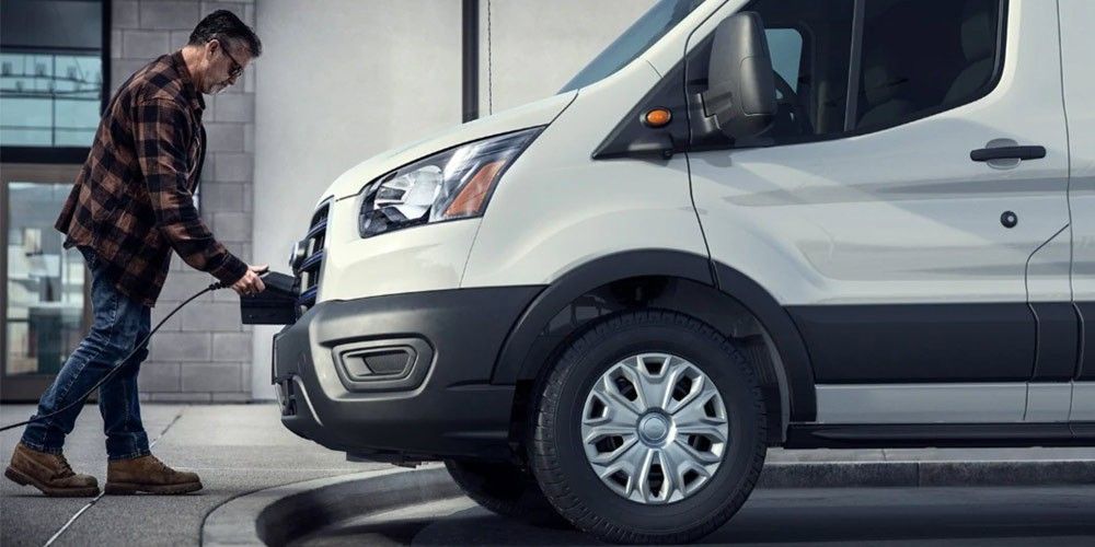 Recarga-electrica-furgoneta-Ford-copia