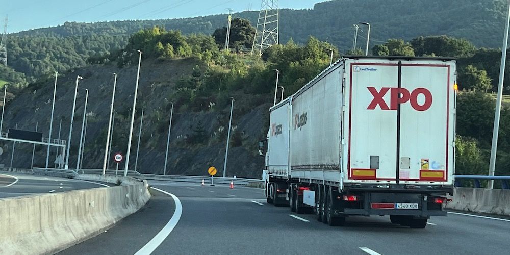 conjunto euromodular XPO a su paso por Bilbao AP-8 conjunto euromodular XPO a su paso por Bilbao AP-8
