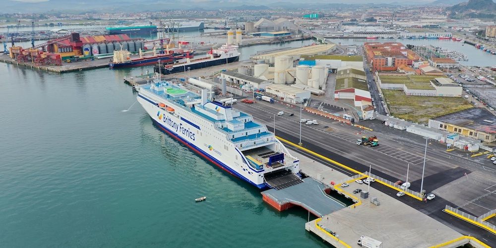 buque Brittany Ferries en el puerto de Santander Brexit