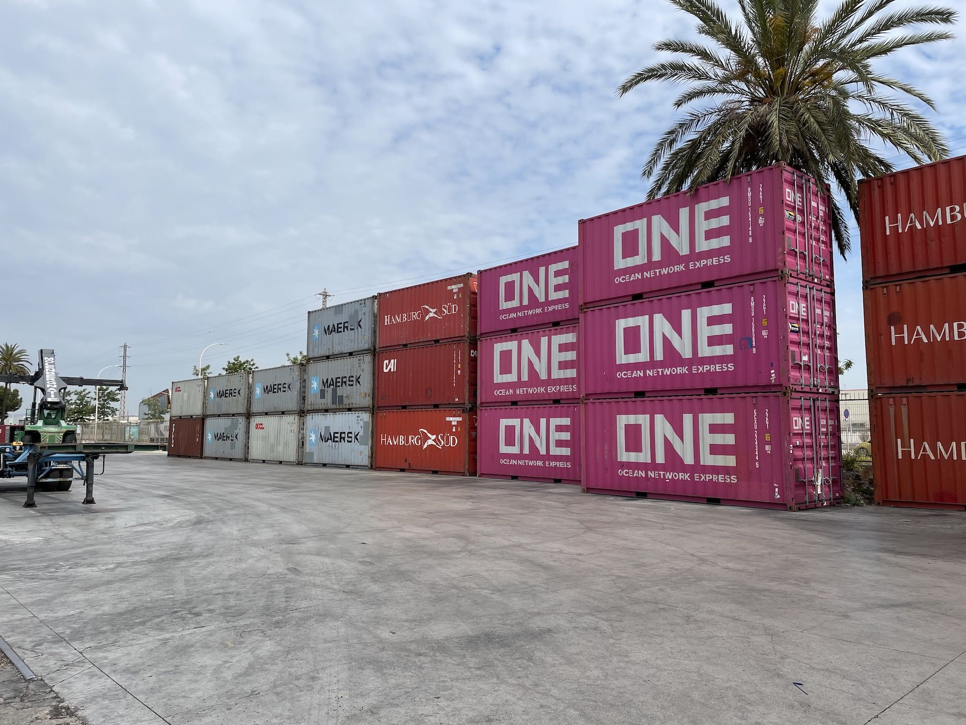 Los operadores pueden inmovilizar mercancía en una sala habilitada de 125 m² o contenedores completos en la campa habilitada en la zona exterior.