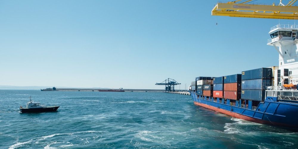 La Autoridad Portuaria de Ferrol-San Cibrao renueva la licencia de Alcoa para servicio de practicaje