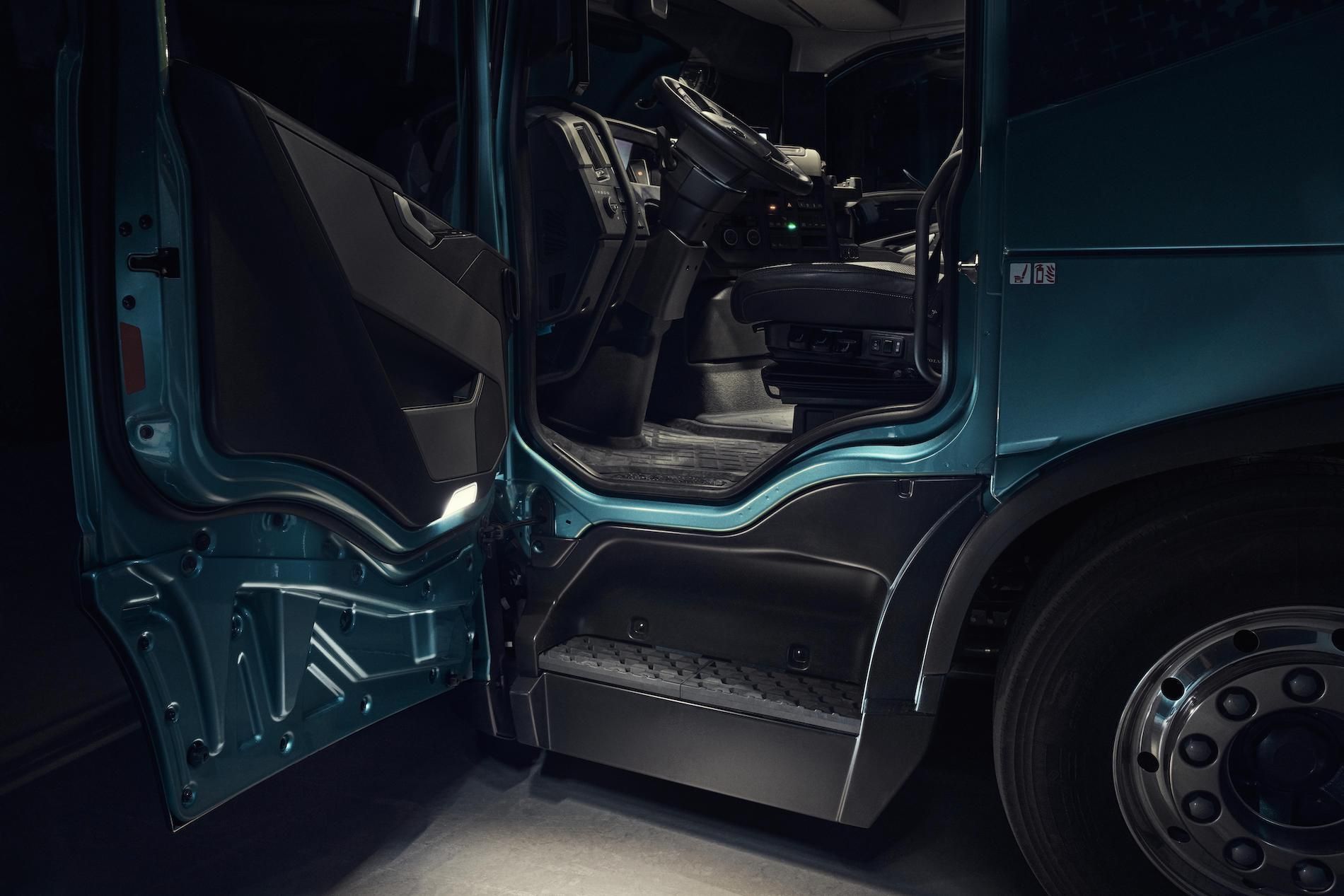 Volvo FM piso bajo acceso