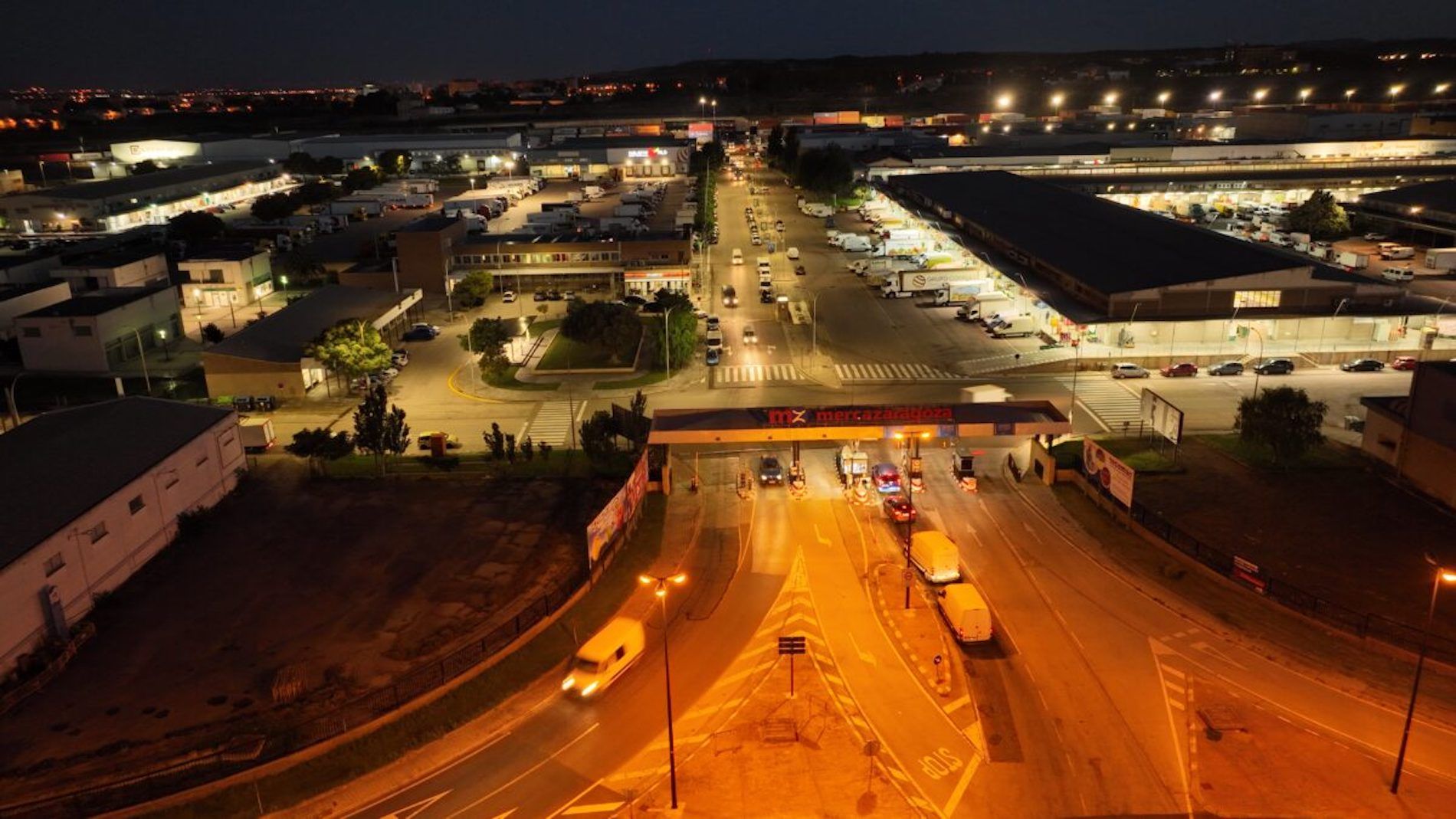 vista aerea nocturna acceso mercazaragoza