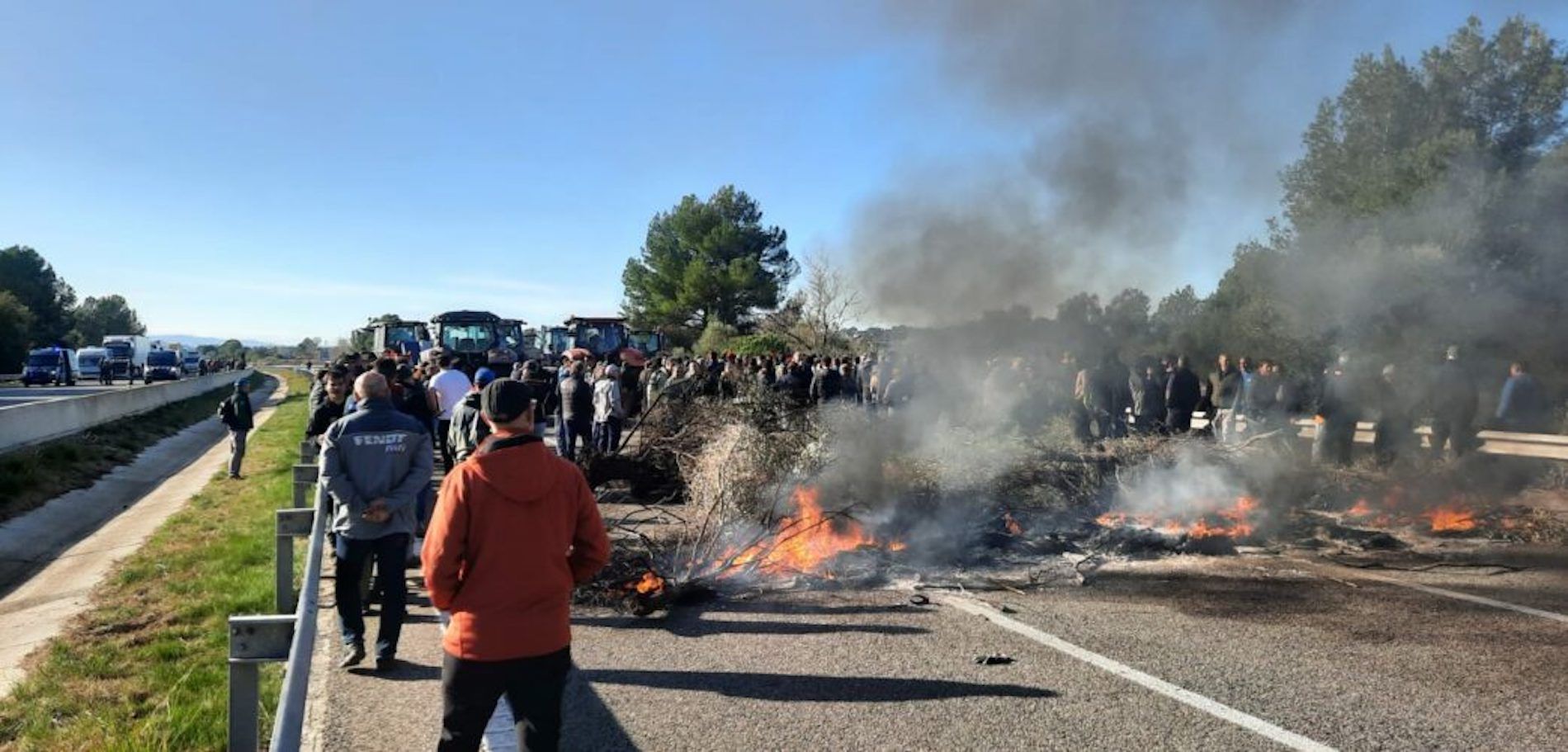 corte ap 7 agricultores catalanes fuente web unio pagesos corte ap 7 agricultores catalanes fuente web unio pagesos