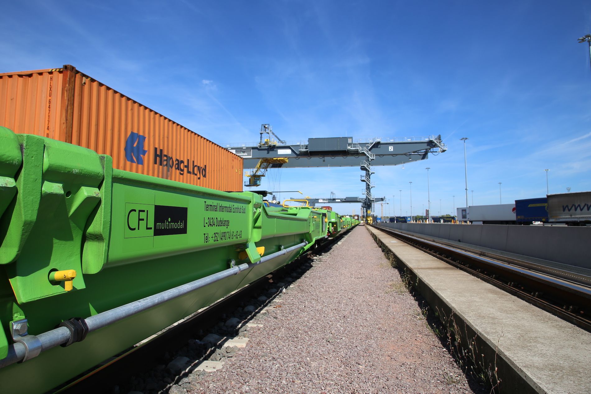 vagon CFL multimodal contenedor Hapag grua portico terminal intermodal