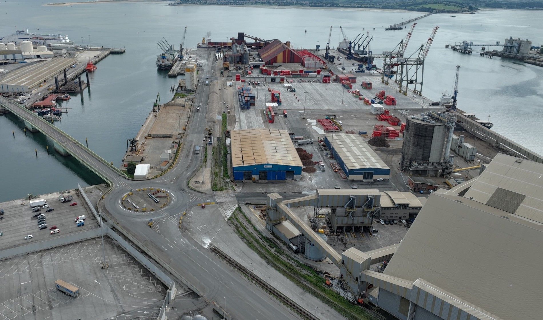 Los trabajos buscan aumentar la capacidad del puerto, su competitividad y mejorar la prestación de servicios.