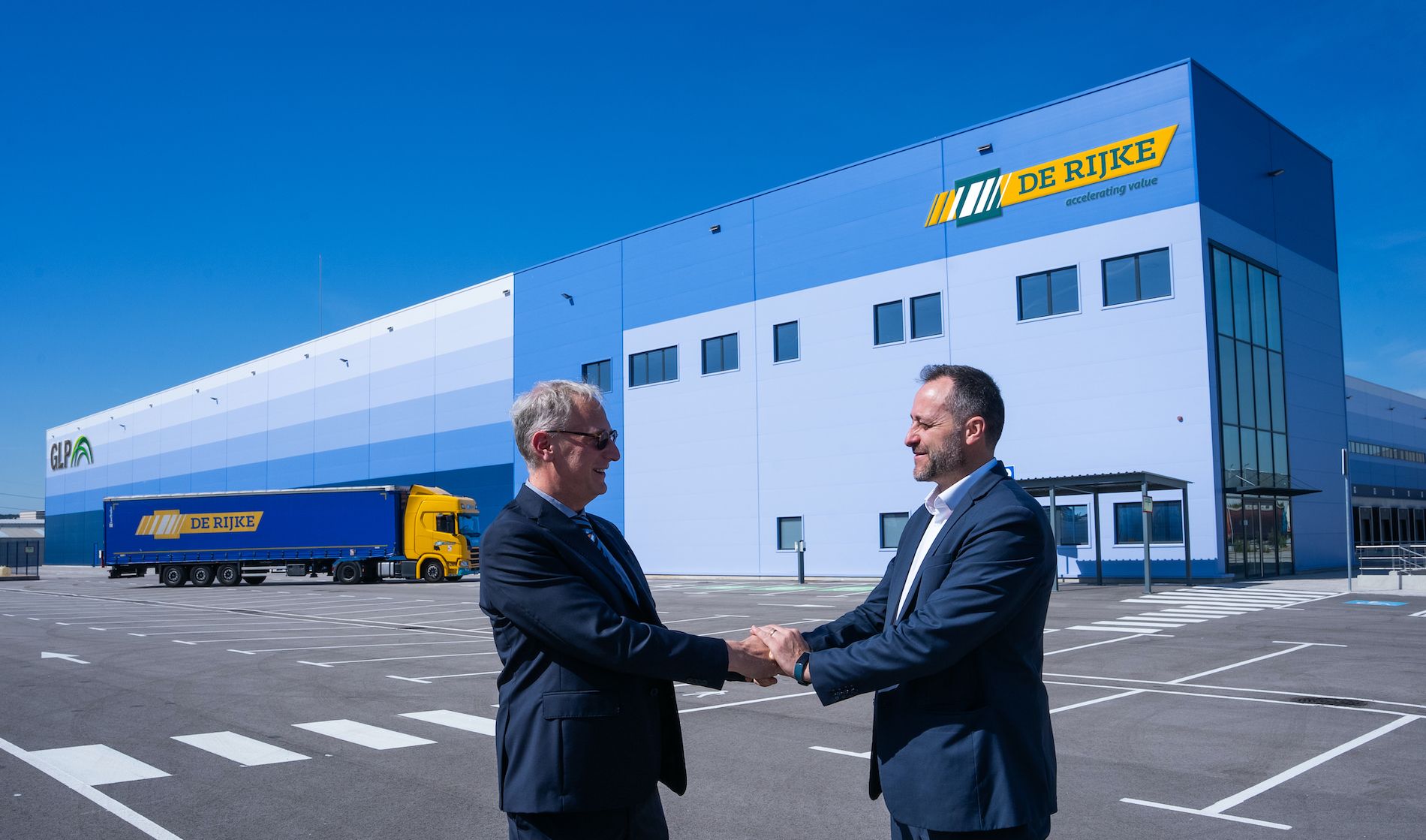 La nave tiene 14.348 m² de superficie.