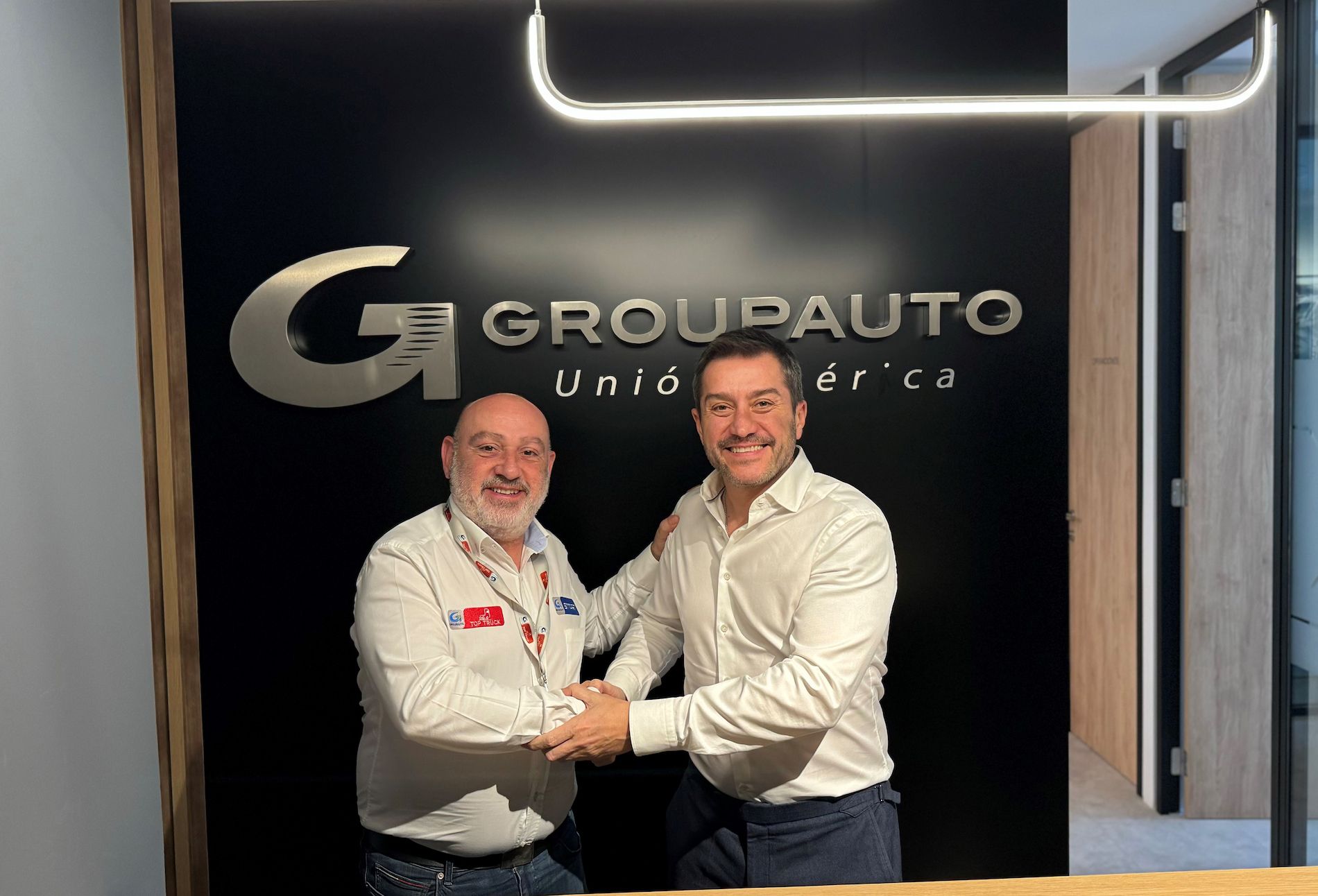 El acuerdo de colaboración ha sido suscrito por José Moreno, director de Vehículo Industrial de GAUIb, y Daniel Monedero, director general del fabricante Auto Comercial Monedero.