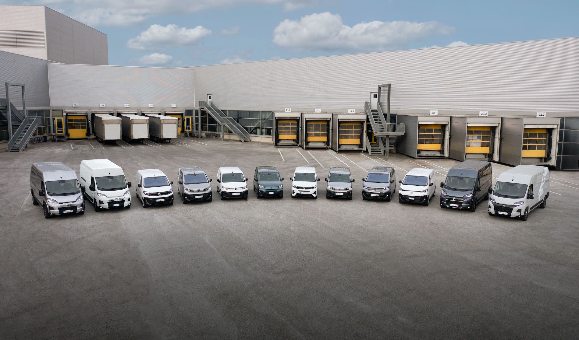 Es el primer fabricante de vehículos comerciales en ofrecer 12 modelos en todos los segmentos.