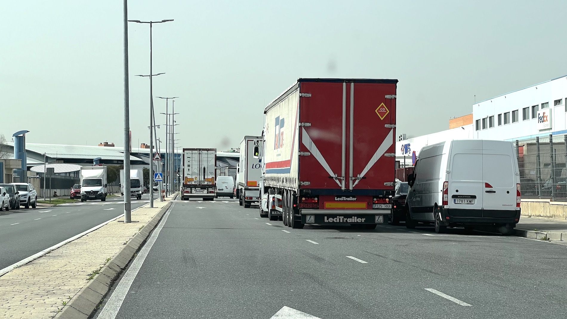 centro carga Barajas camiones carretera transporte