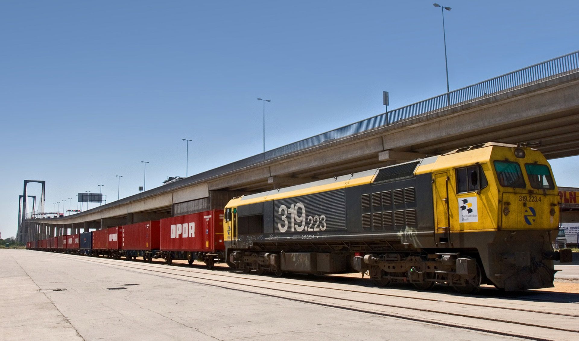 RENFE tren contenedores en Sevilla