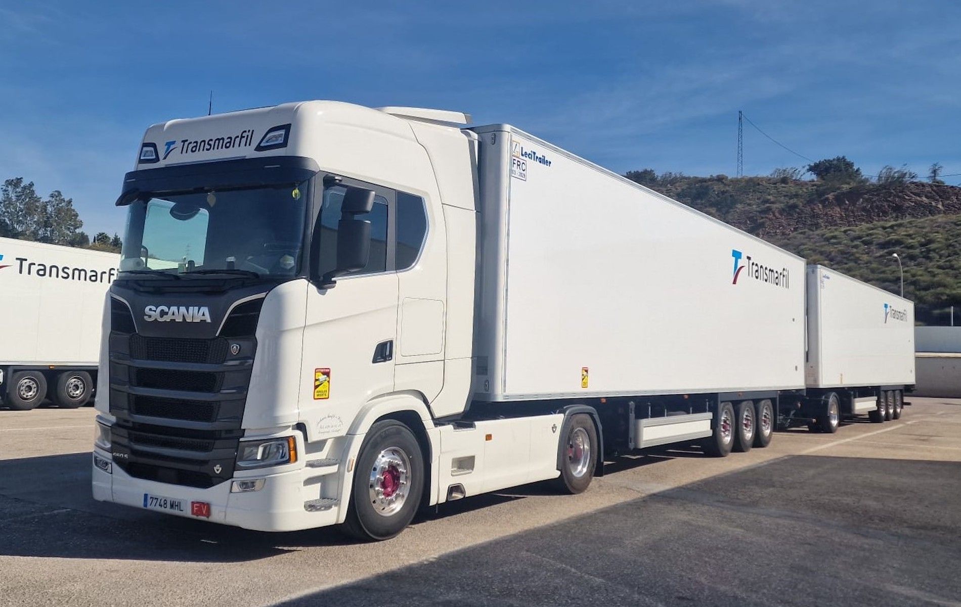 Los vehículos están equipados con motor V8 de 16 litros de 660 CV y cabina alta.