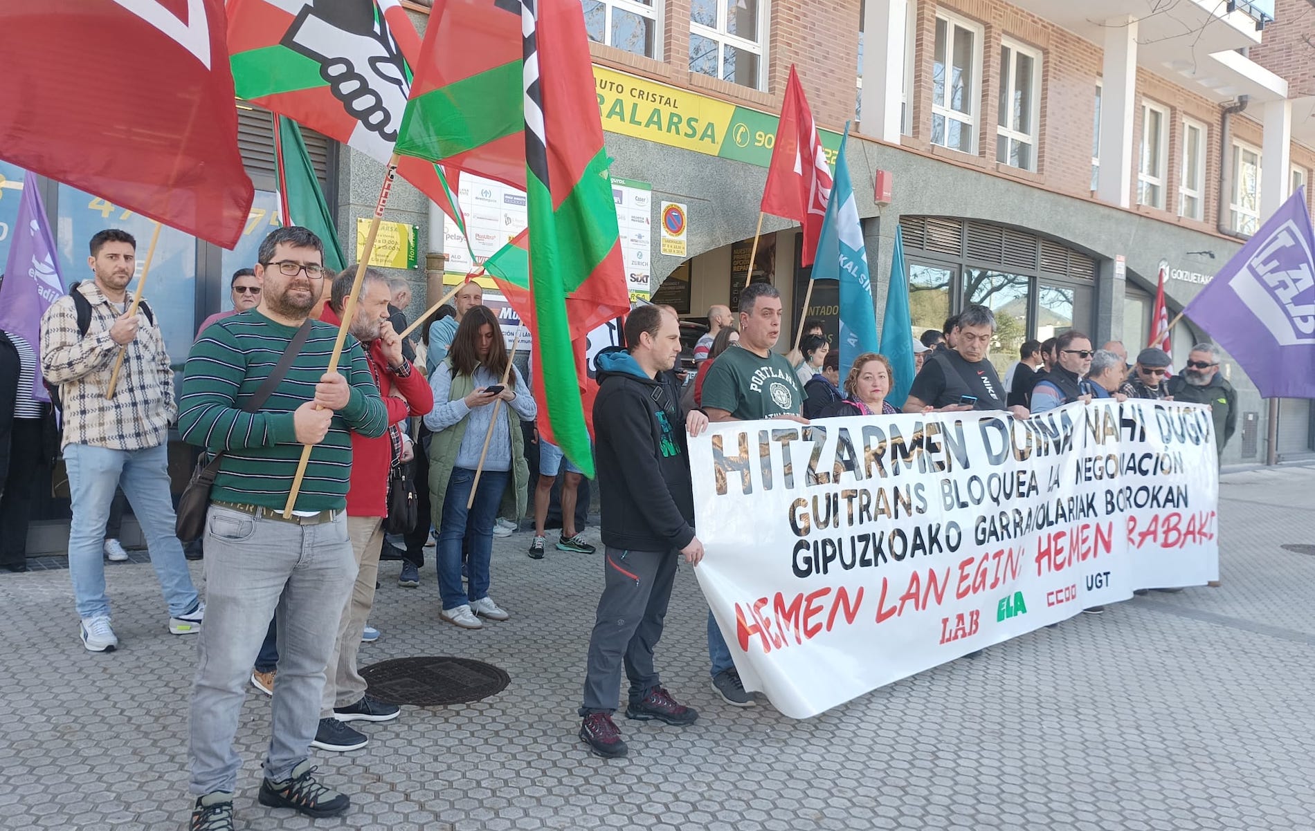 manifestacion sindicatos guipuzcoanos sede guitrans