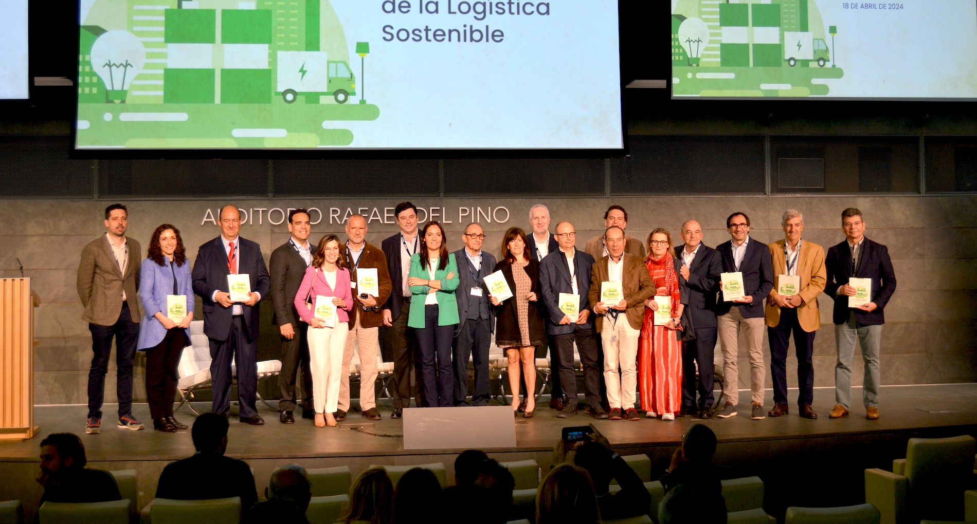 En la elaboración del volumen han participado 24 profesionales del sector con gran prestigio.