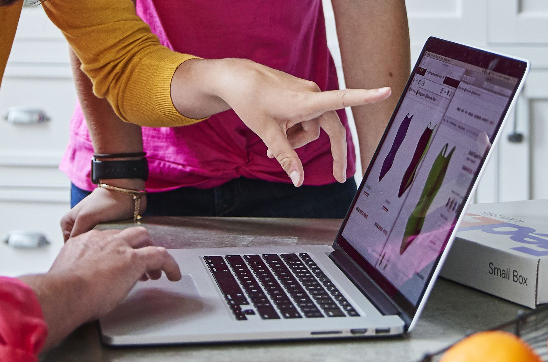 Gracias a las soluciones automatizadas, es posible informar a los compradores sobre el coste total de sus compras.