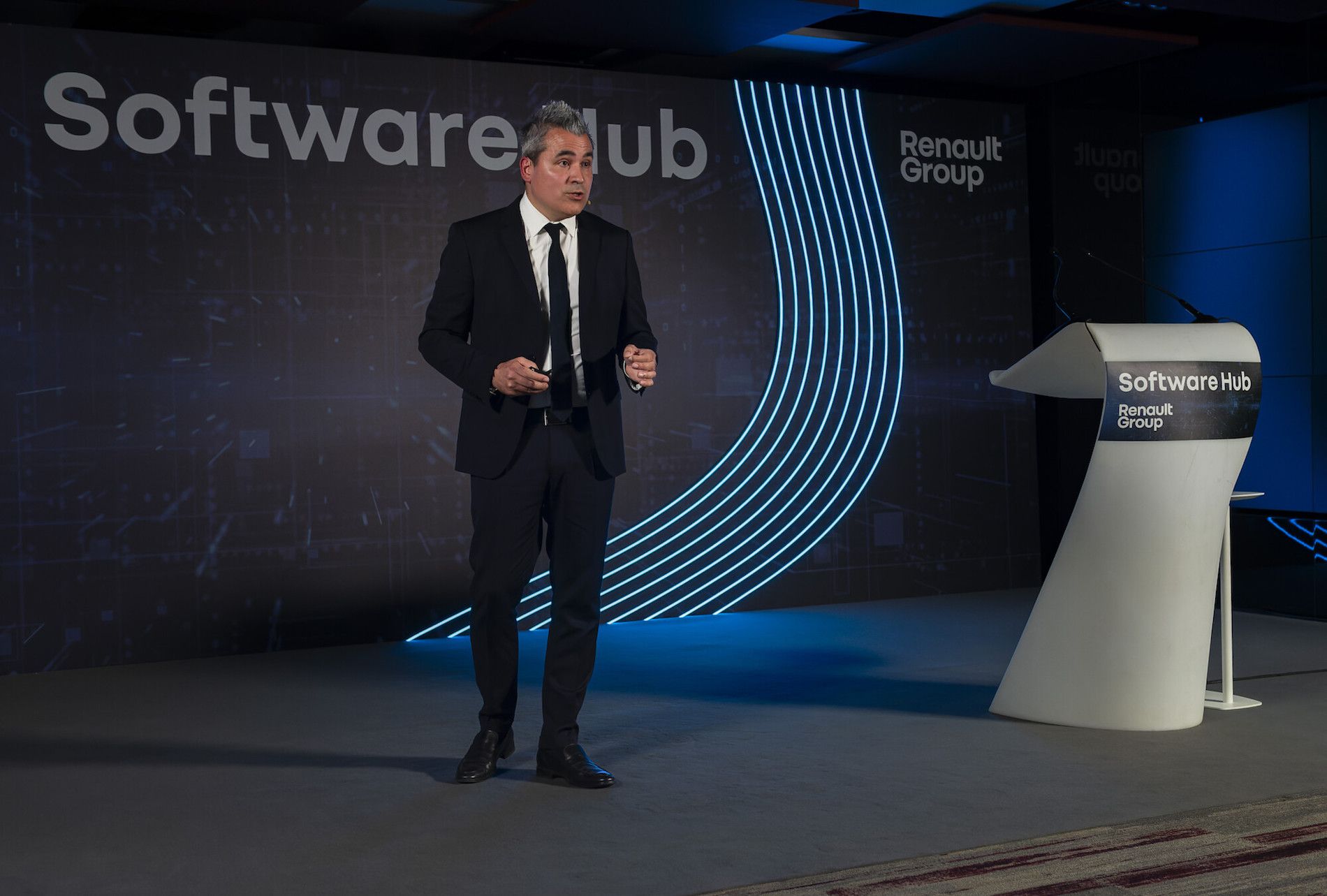 El presidente y director general de Renault Group Iberia, Josep María Recasens, ha presentado el nuevo hub.