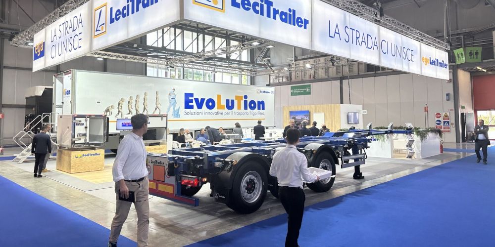 Lecitrailer en Transpotec Milan multicontenedor neumatico Lecitrailer en Transpotec Milan multicontenedor neumatico