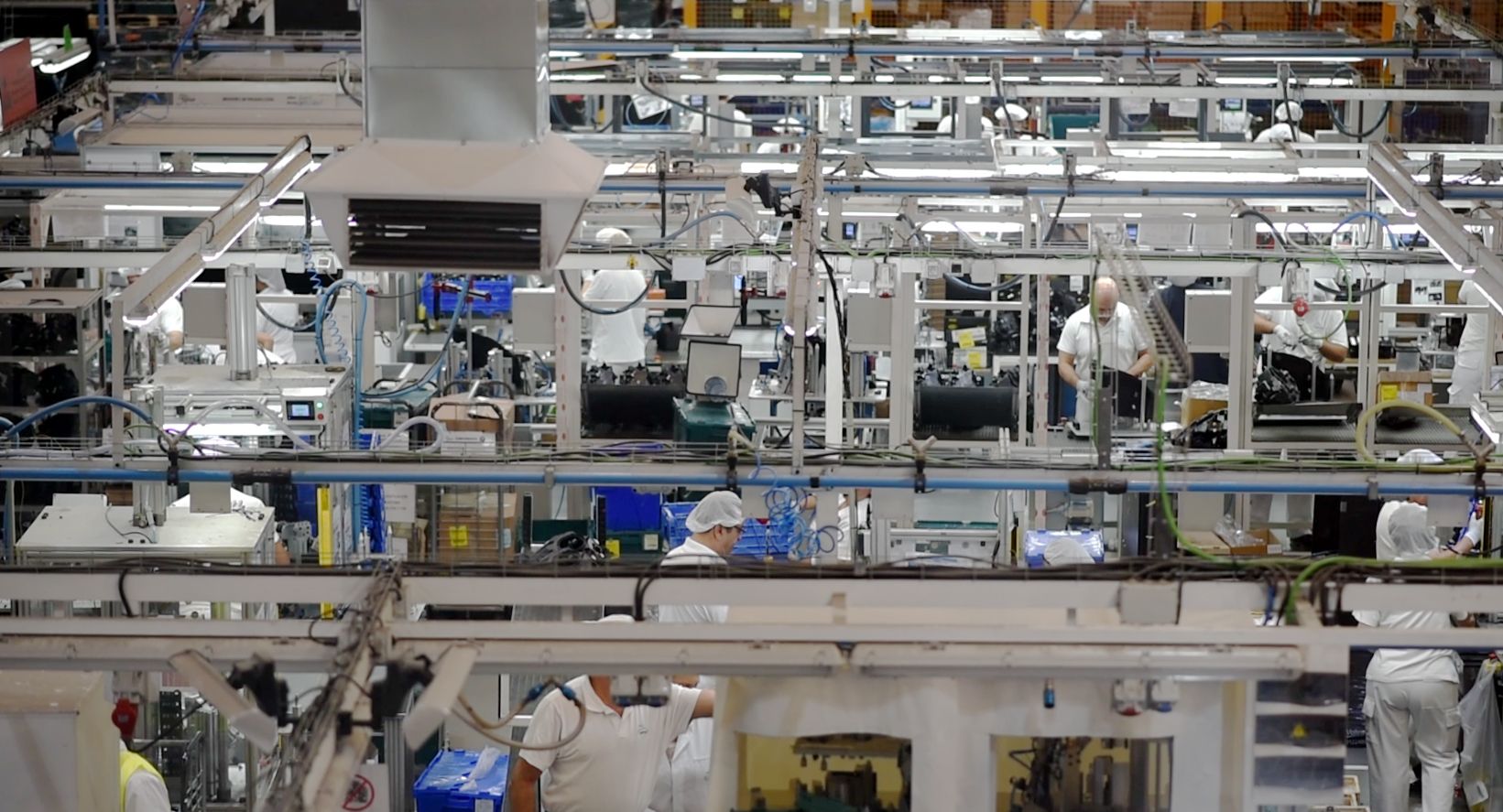 La integración de la actividad de Kit Online permitirá triplicar su capacidad de ensamblaje e inyección en la región. 