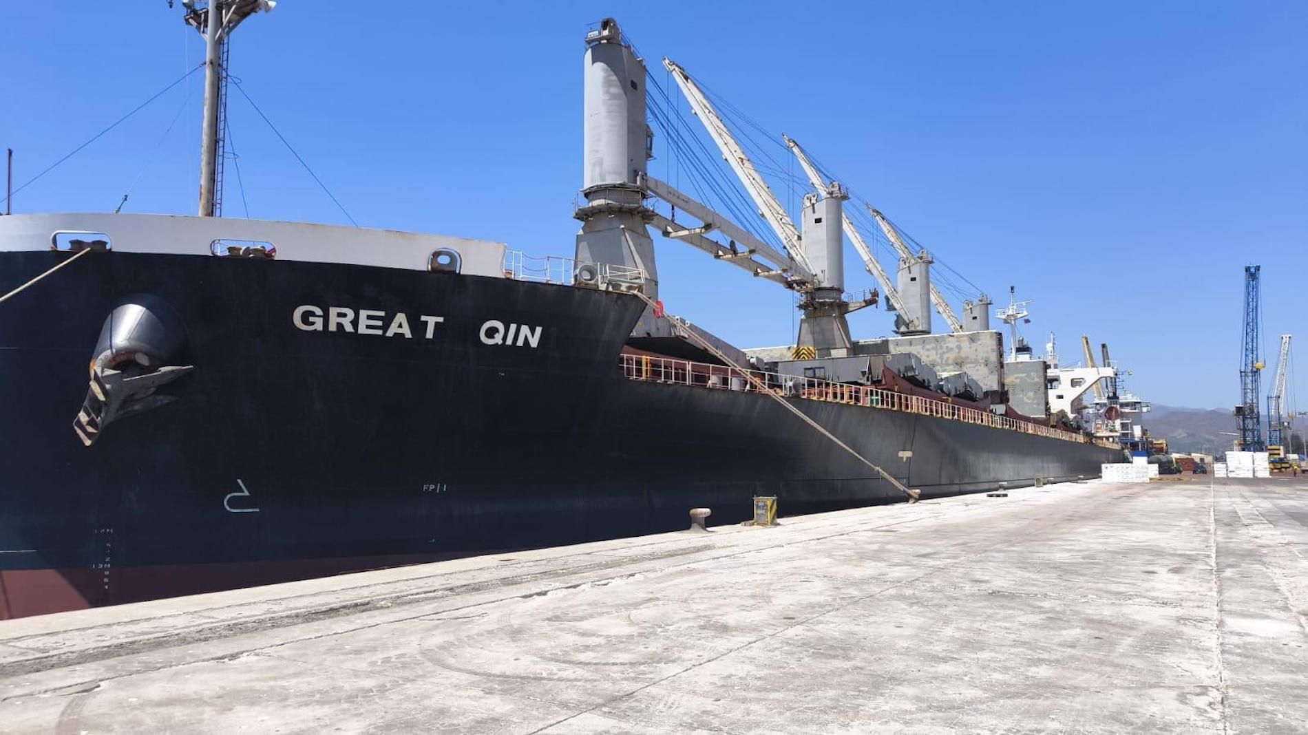 granelero great qin atracado en el puerto de motril