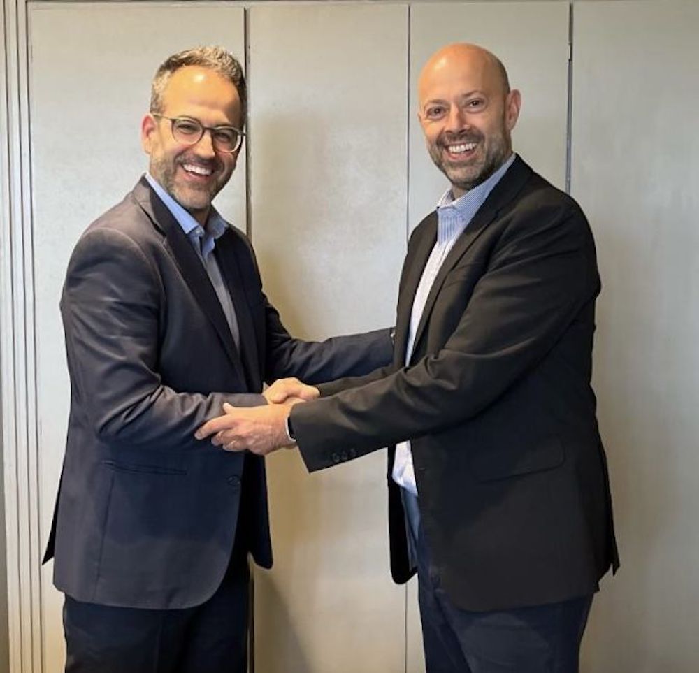 El director de Forankra España, Fran Muñoz, y el consejero delegado de J2Servid, Carles Font.