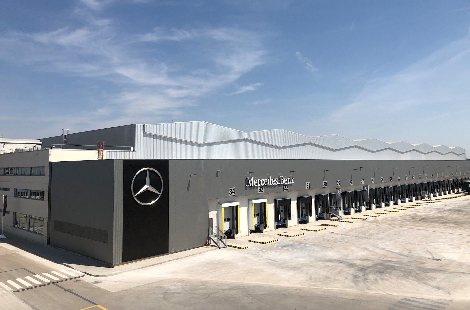 centro logistico recambios Mercedes Benz Guadalajara Miralcampo