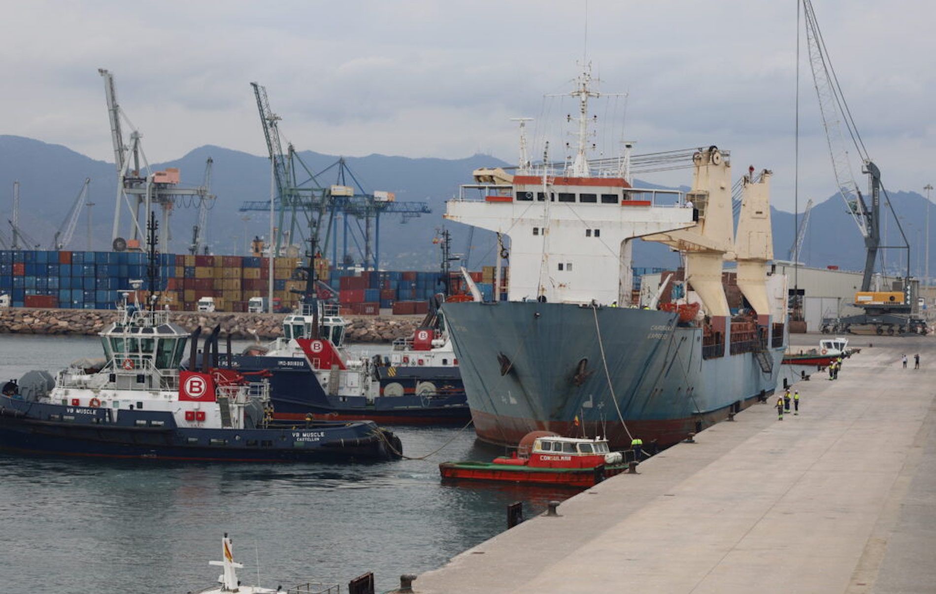 El traslado de la embarcación permitirá liberar un muelle ocupado desde hace más de tres años y medio.