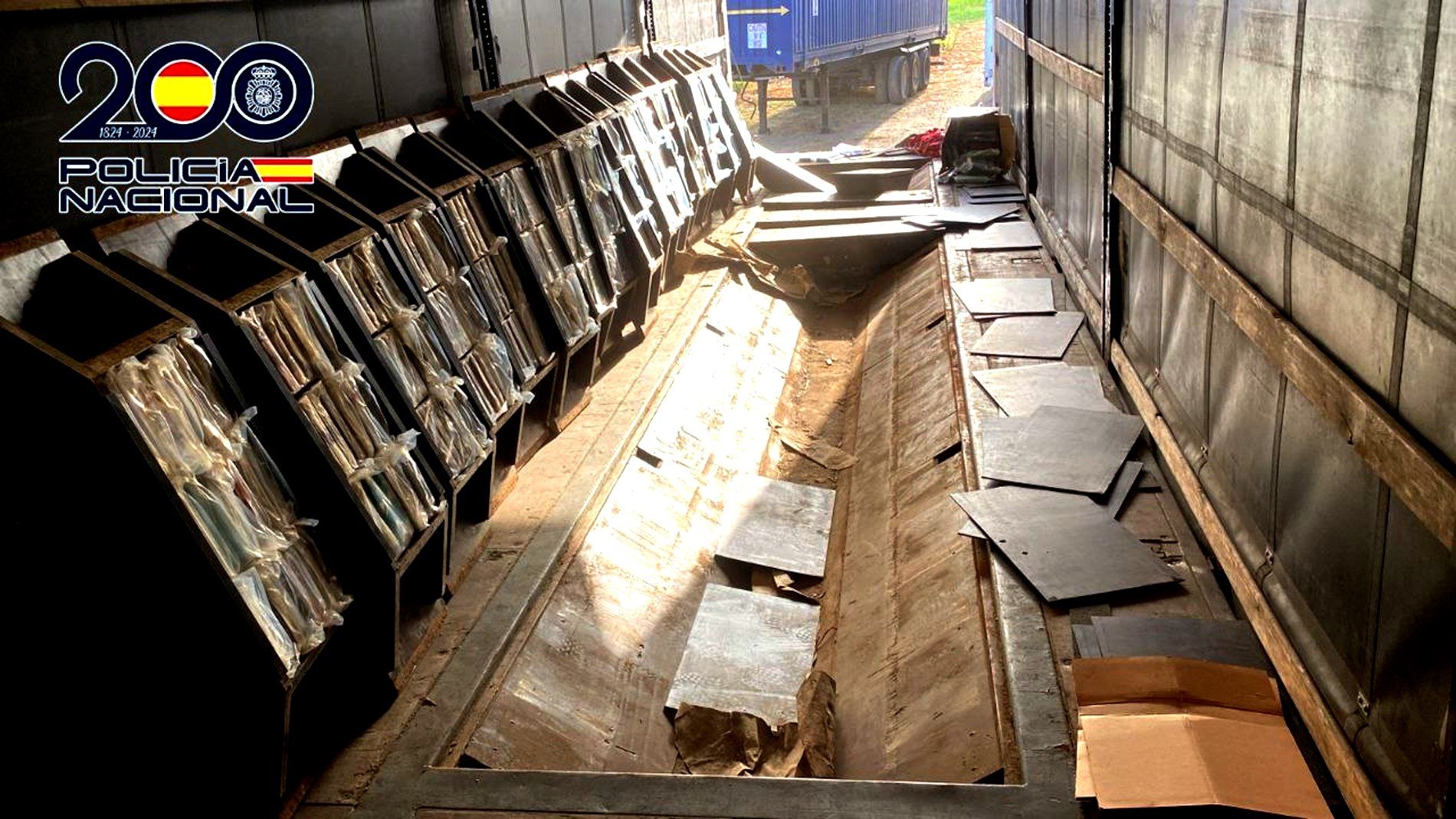 El habitáculo se encontraba en el suelo del semi.