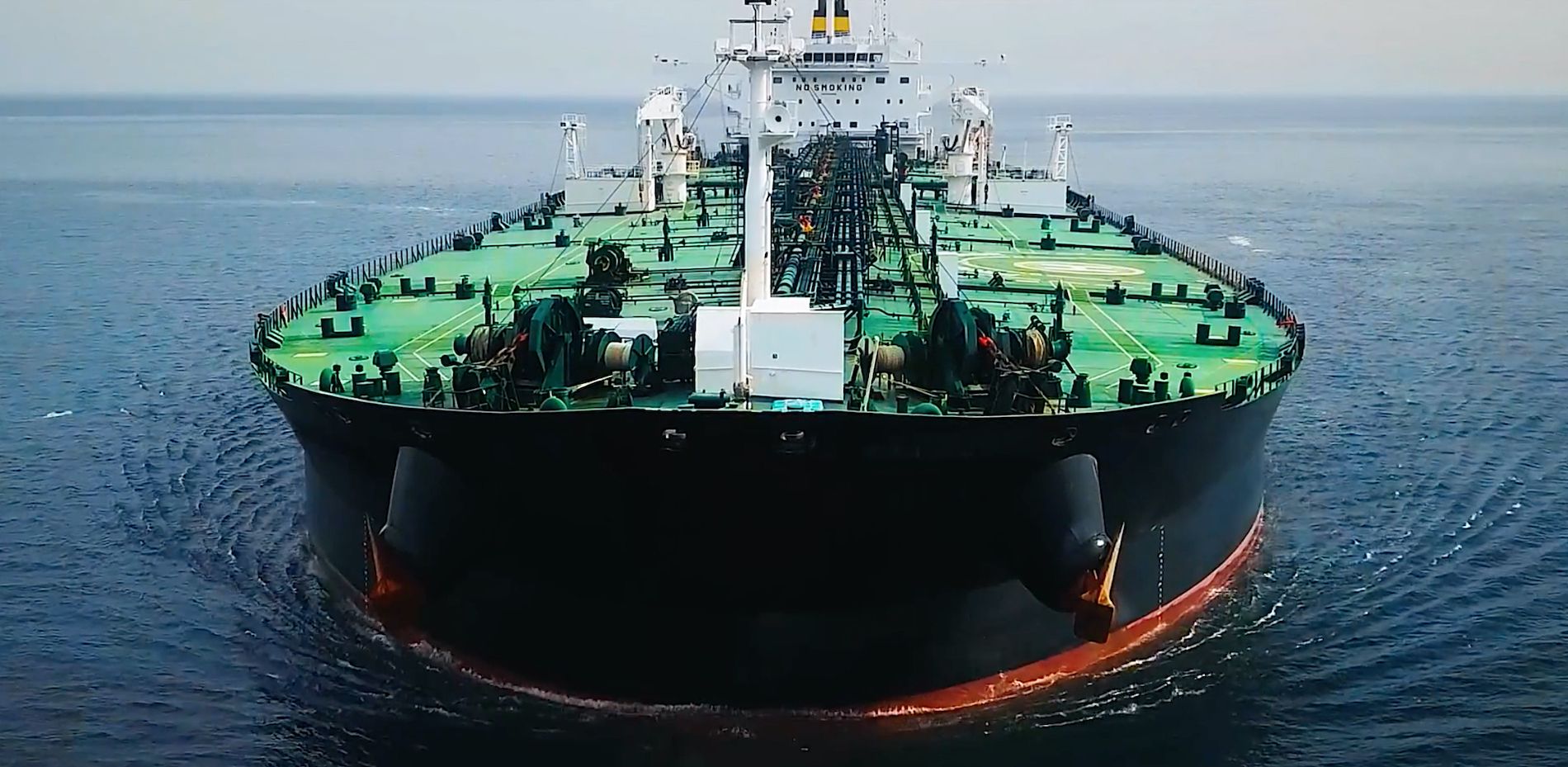 El petróleo inicia una carrera al alza tras el ataque estadounidense a Irán y el cierre del estrecho de Ormuz