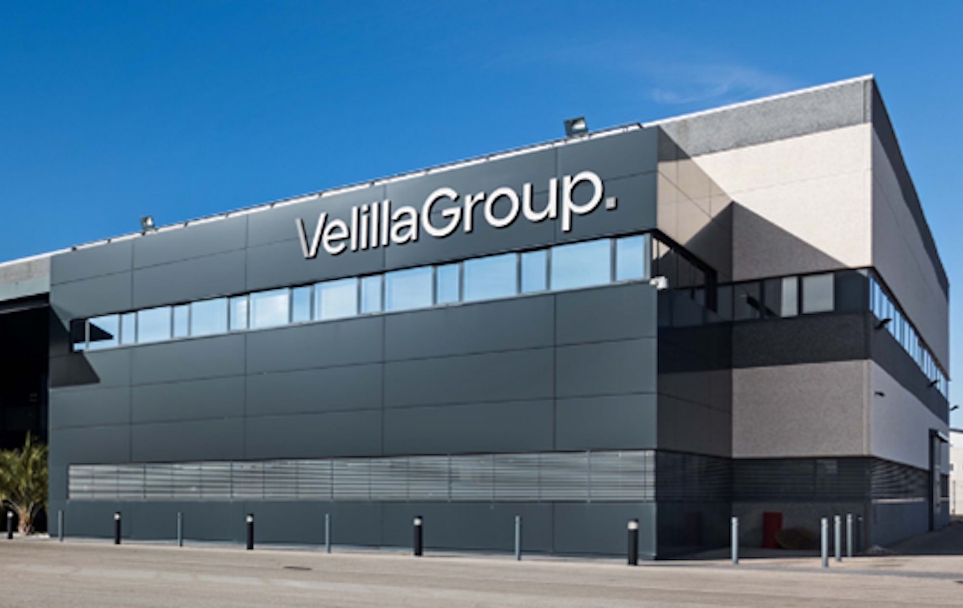 La instalación se convierte en el almacén de textil laboral más grande de España.