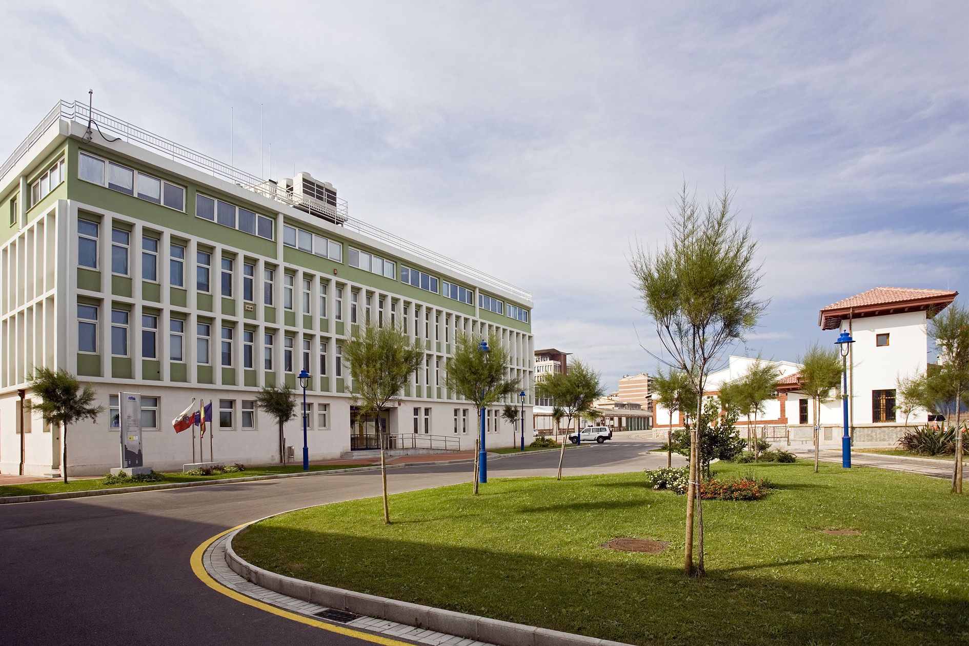 La plataforma deberá implementarse bajo la modalidad de software como servicio.