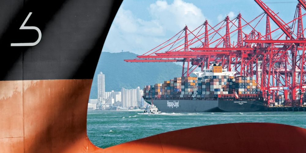 33 bulbo buque terminal contenedores al fondo