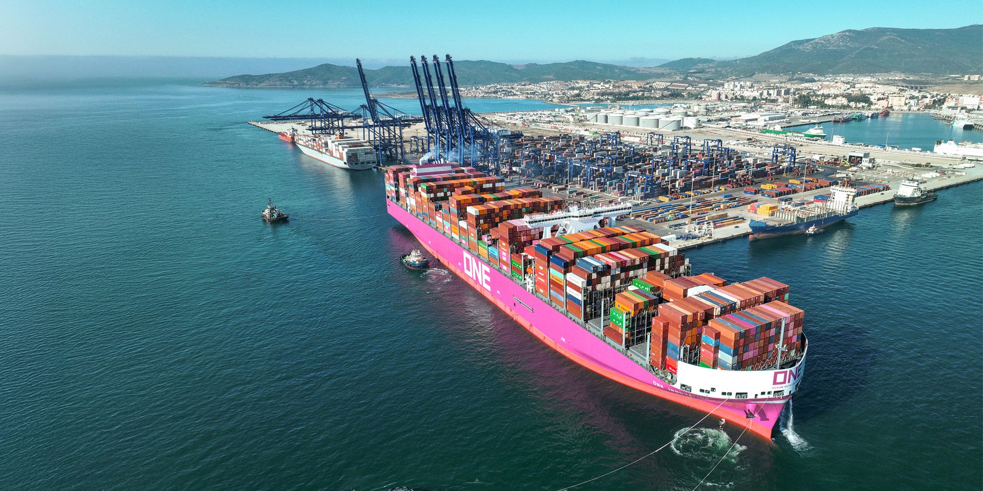 ONE Innovation atracando en el puerto Algeciras ONE Innovation atracando en el puerto Algeciras