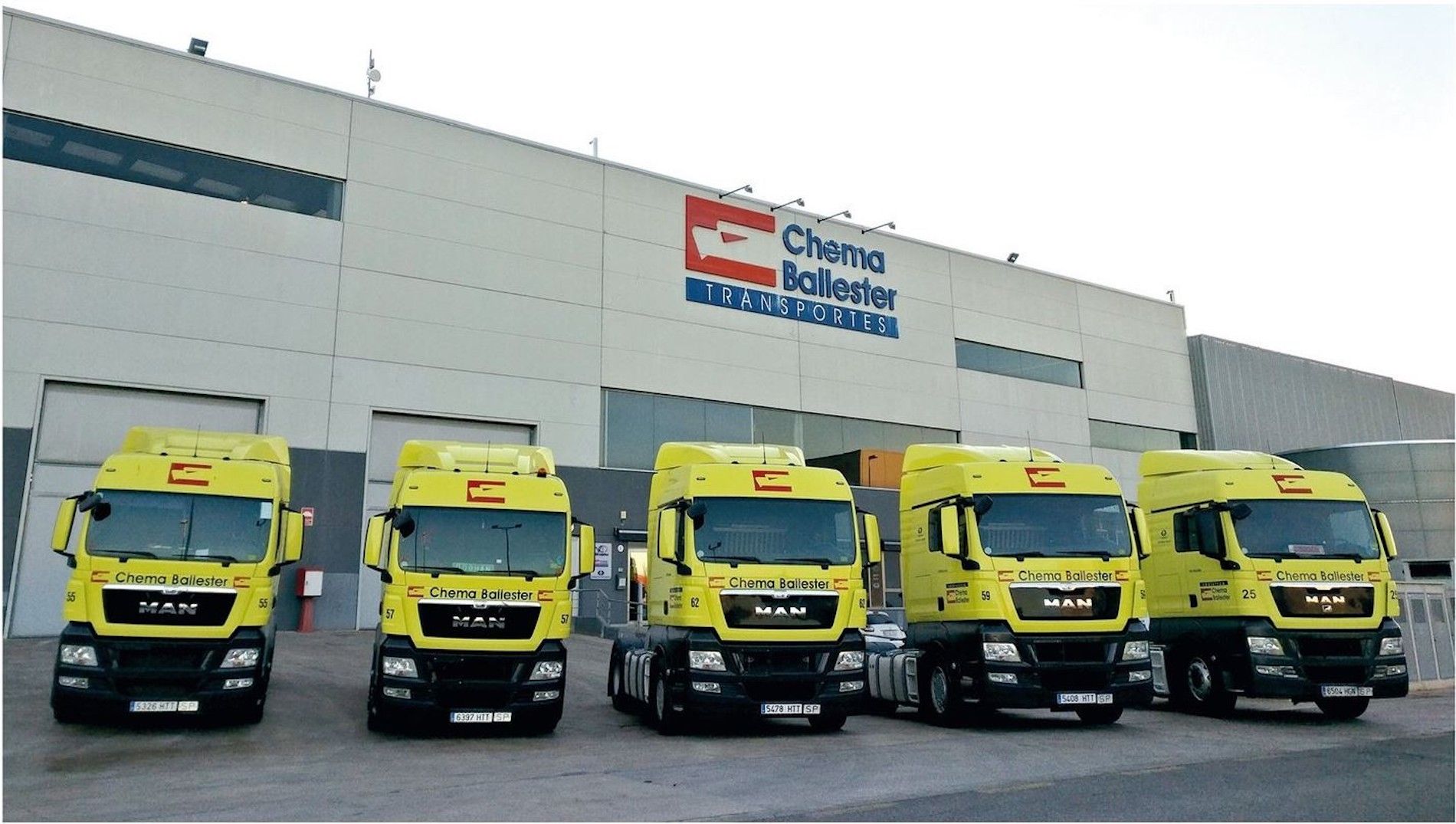 Chema Ballester opera en el puerto de Valencia.