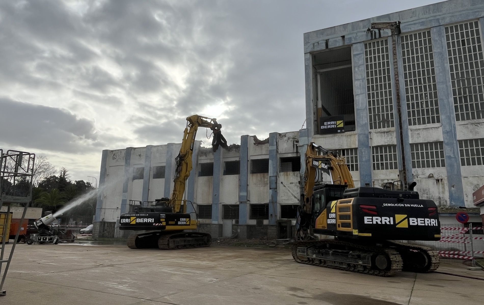 Derribo Expofrisa puerto Huelva