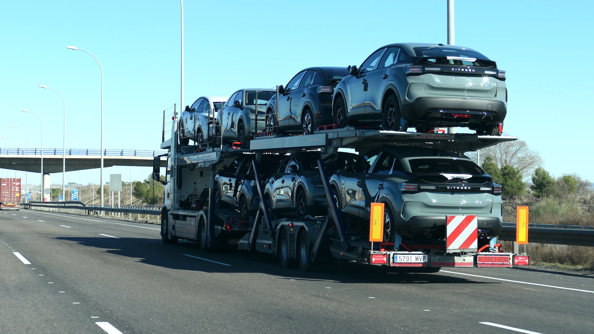 camion transporte carretera portavehiculos citroen