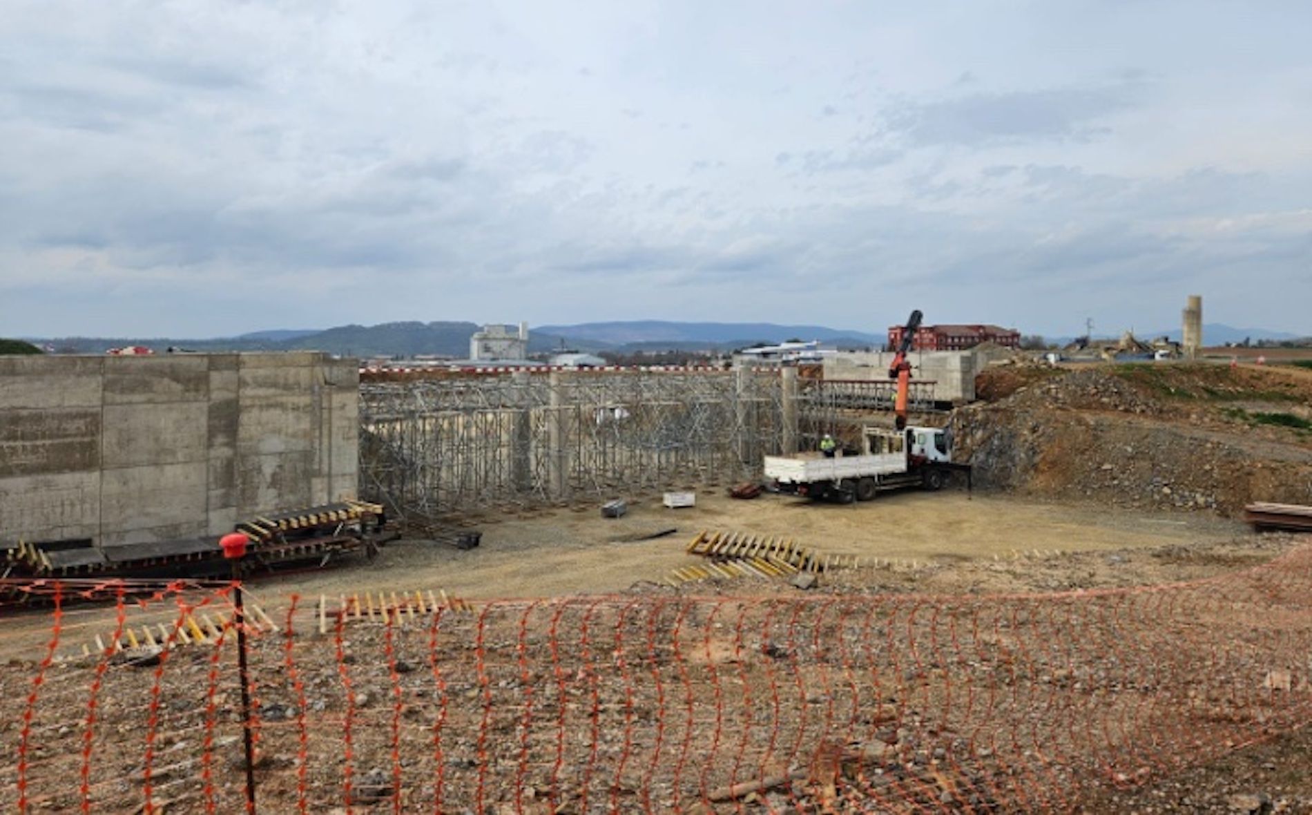Las obras incluyen tres enlaces a lo largo de un tramo en obras de más de ocho kilómetros de largo.
