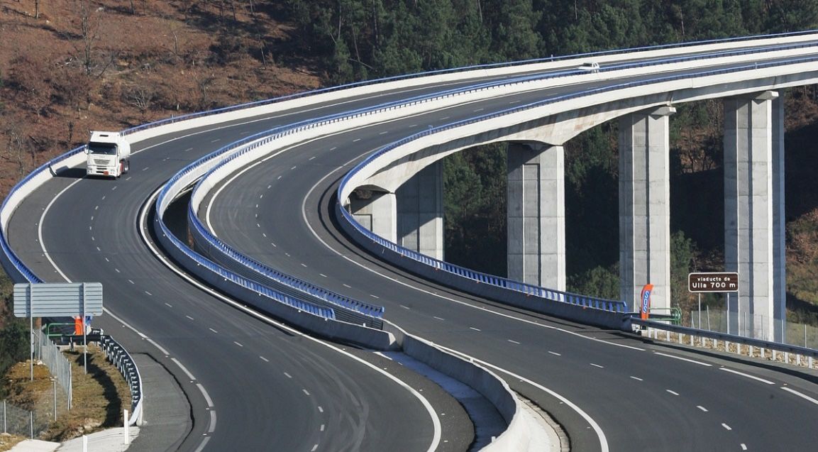 Camion carretera peajes AP-53