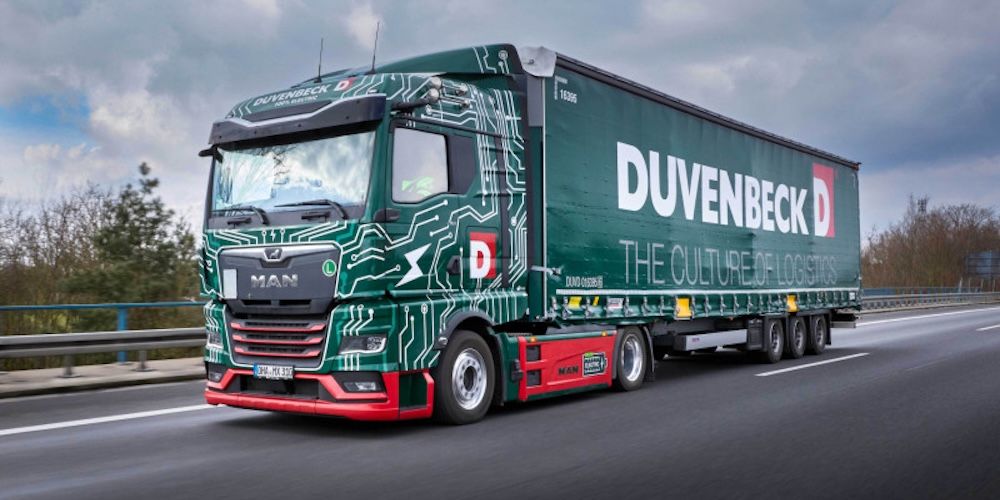 Actualmente, el camión recarga sus baterías en las infraestructuras públicas disponibles a lo largo trayecto.