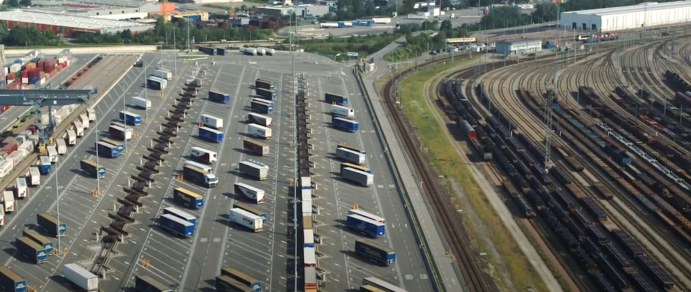 aparcamiento semirremolques y vias terminal intermodal CFL Bettembourg Dudelange