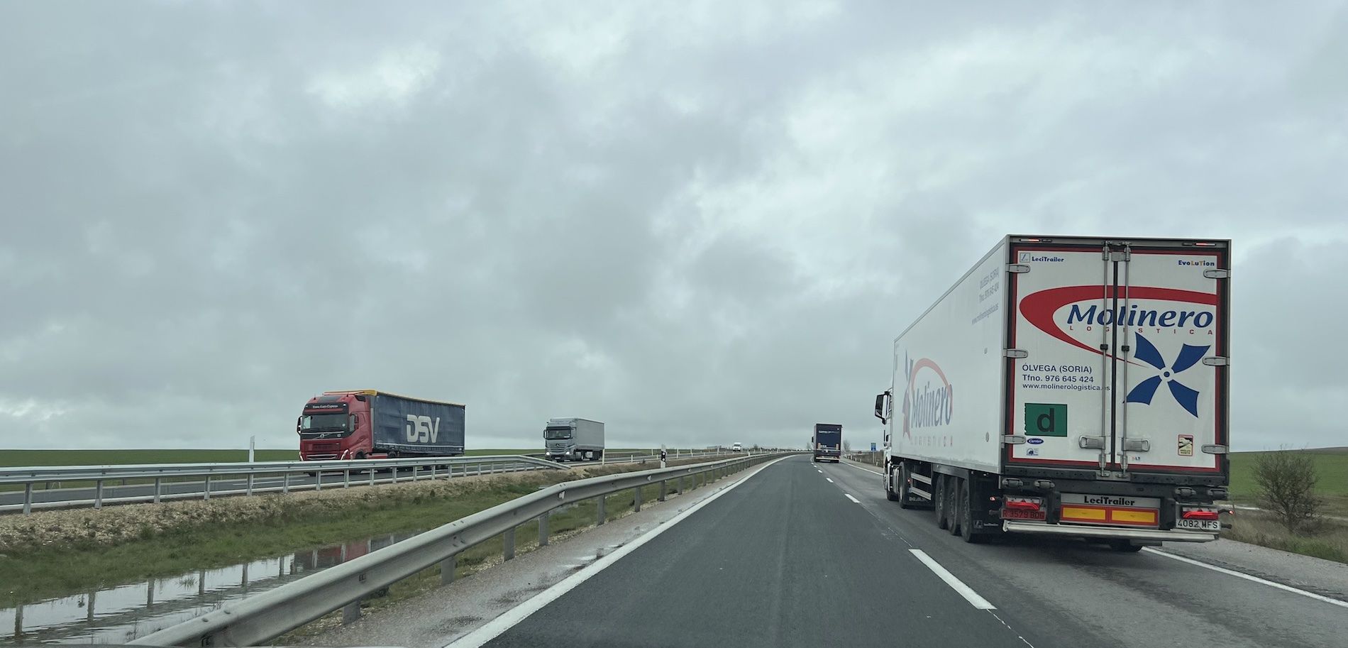 camiones carretera Molinero y DSV autopista camiones carretera Molinero y DSV autopista
