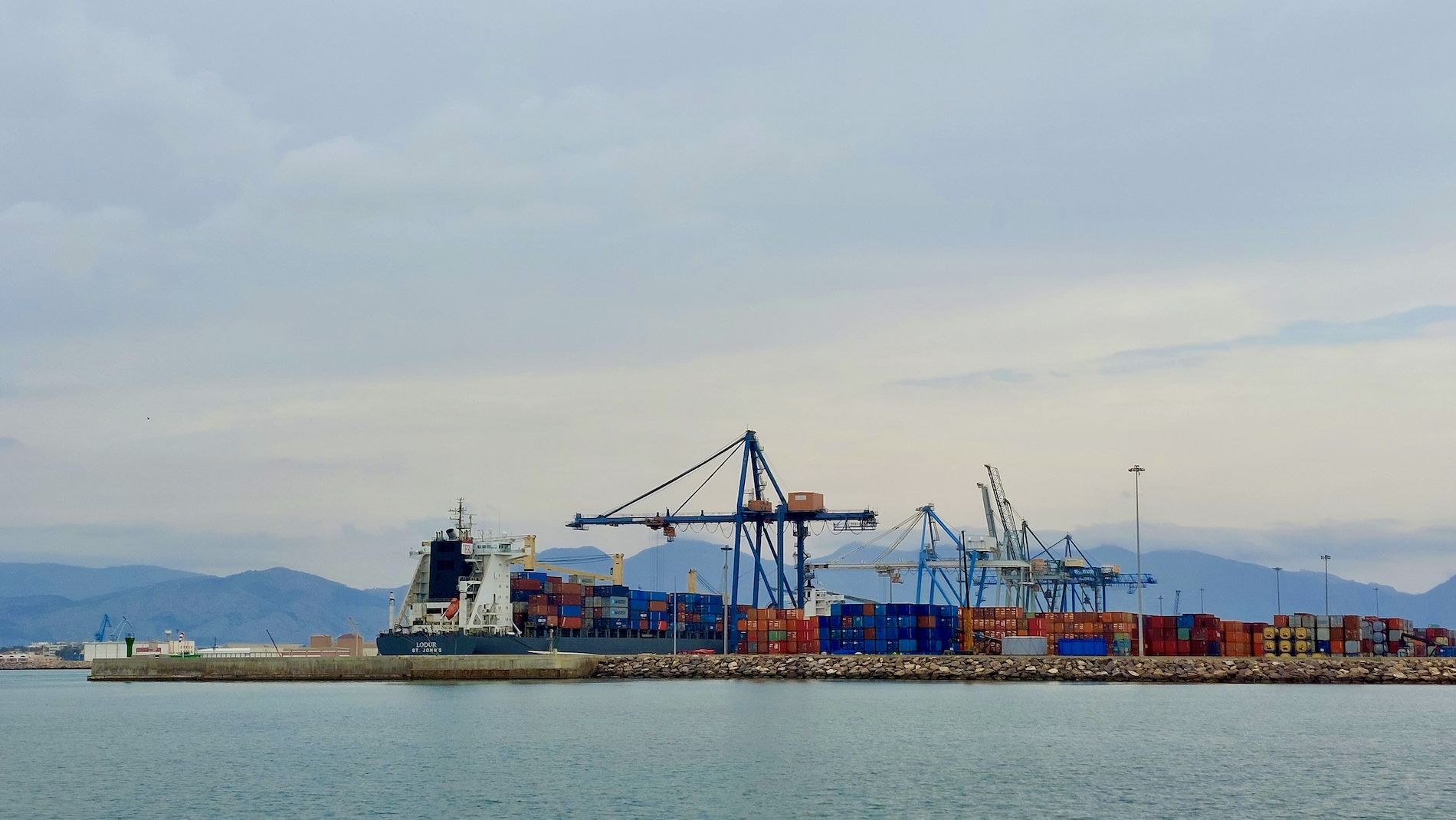 Puerto Castellon contenedores transporte marítimo 2025